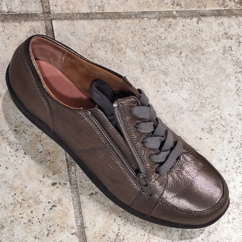 Vionic Abigail Metallic Leather Comfort Sneakers Size 7.5 Zipper needs insole